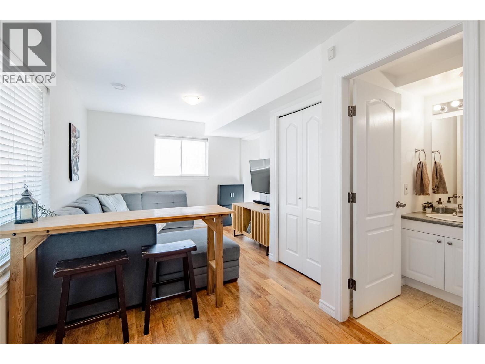 Picture for 2174 Sunview  Drive https://www.cirrealty.ca/reb/bc/6/10366286_29.jpg