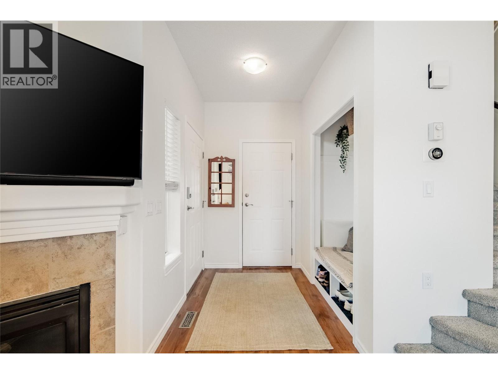 Picture for 2174 Sunview  Drive https://www.cirrealty.ca/reb/bc/6/10366286_3.jpg