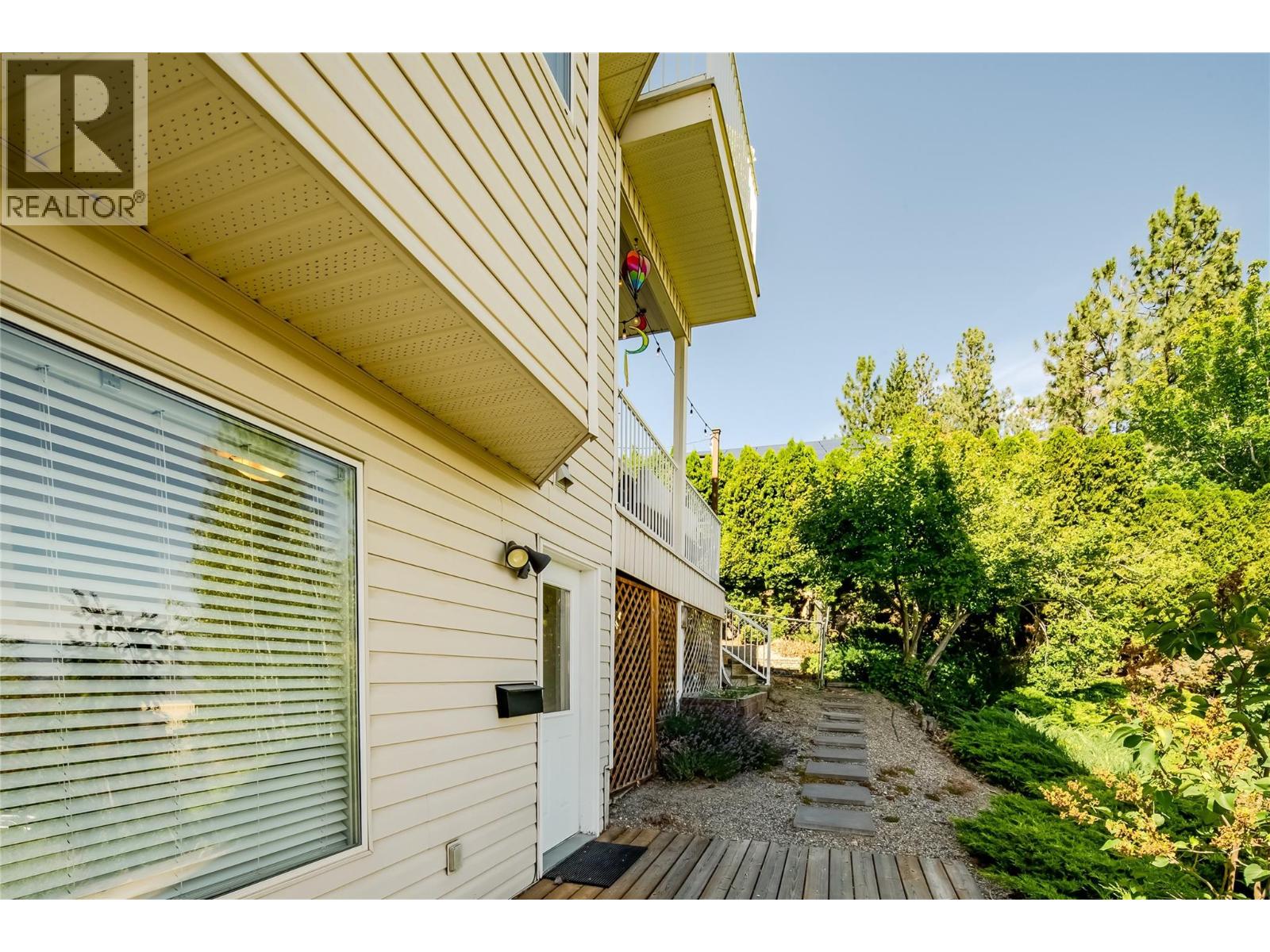 Picture for 2174 Sunview  Drive https://www.cirrealty.ca/reb/bc/6/10366286_31.jpg