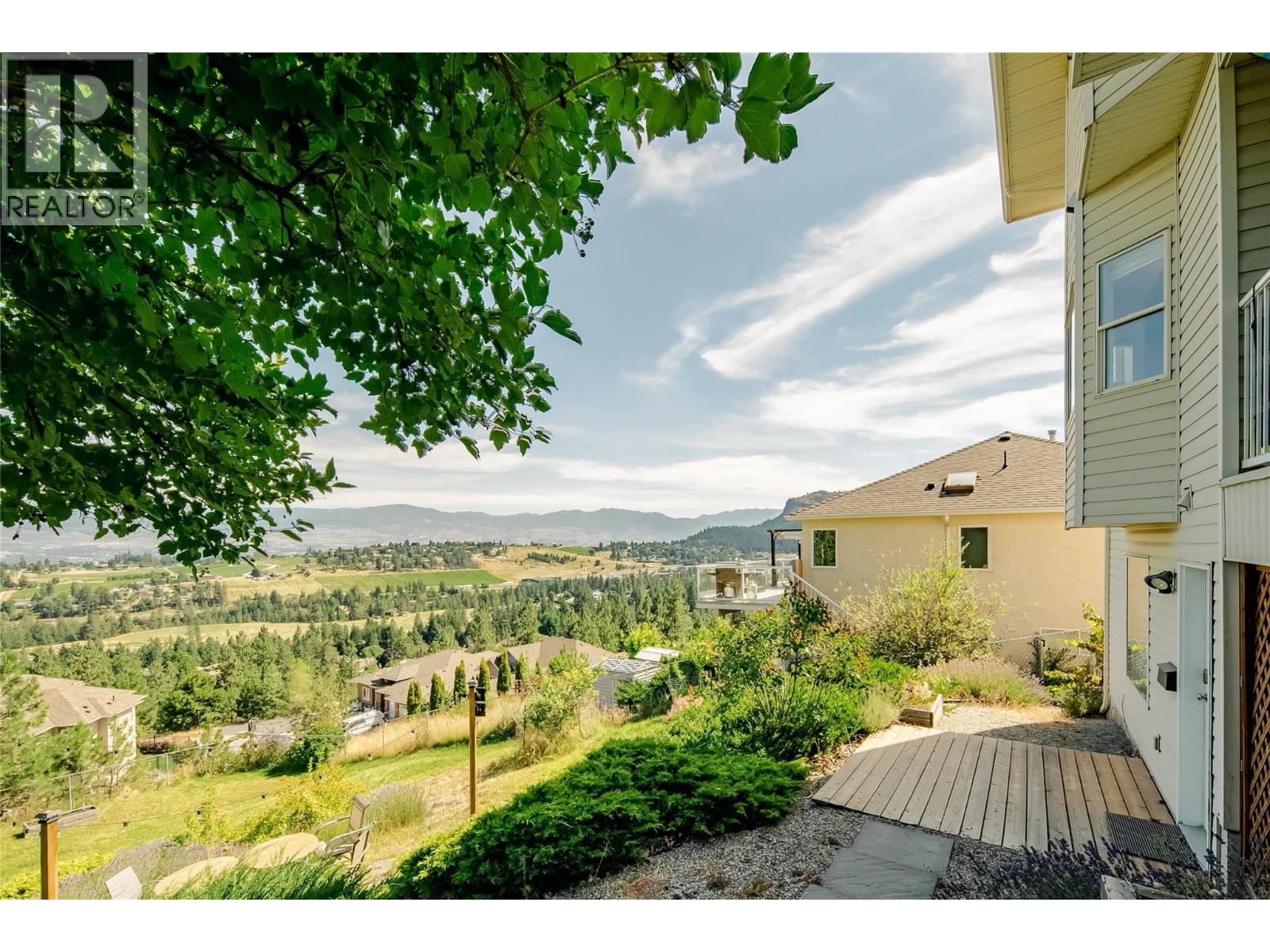 Picture for 2174 Sunview  Drive https://www.cirrealty.ca/reb/bc/6/10366286_33.jpg