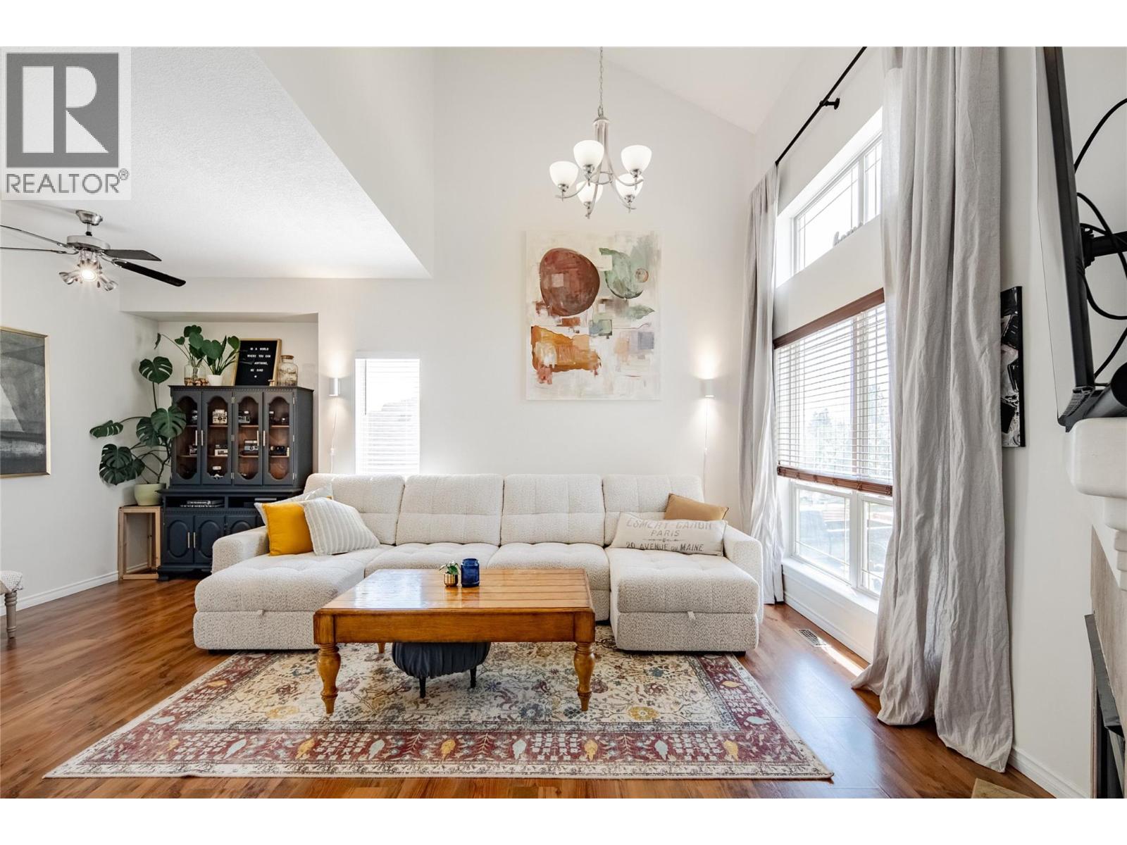 Picture for 2174 Sunview  Drive https://www.cirrealty.ca/reb/bc/6/10366286_4.jpg