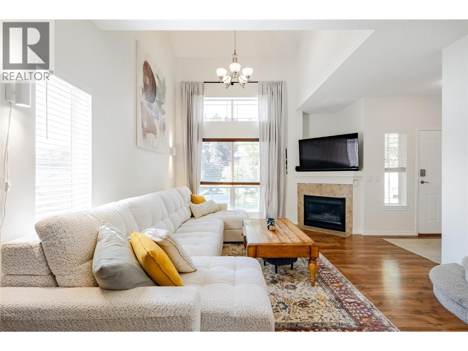 Picture for 2174 Sunview  Drive https://www.cirrealty.ca/reb/bc/6/10366286_6.jpg