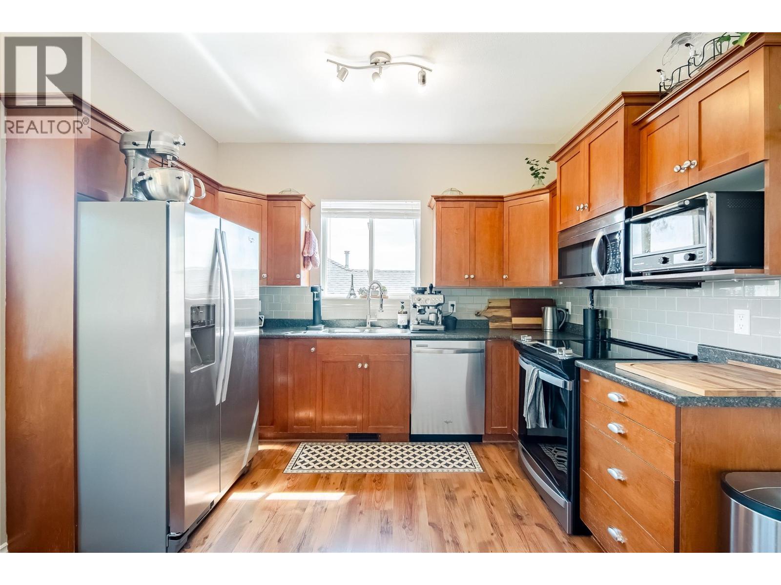 Picture for 2174 Sunview  Drive https://www.cirrealty.ca/reb/bc/6/10366286_7.jpg