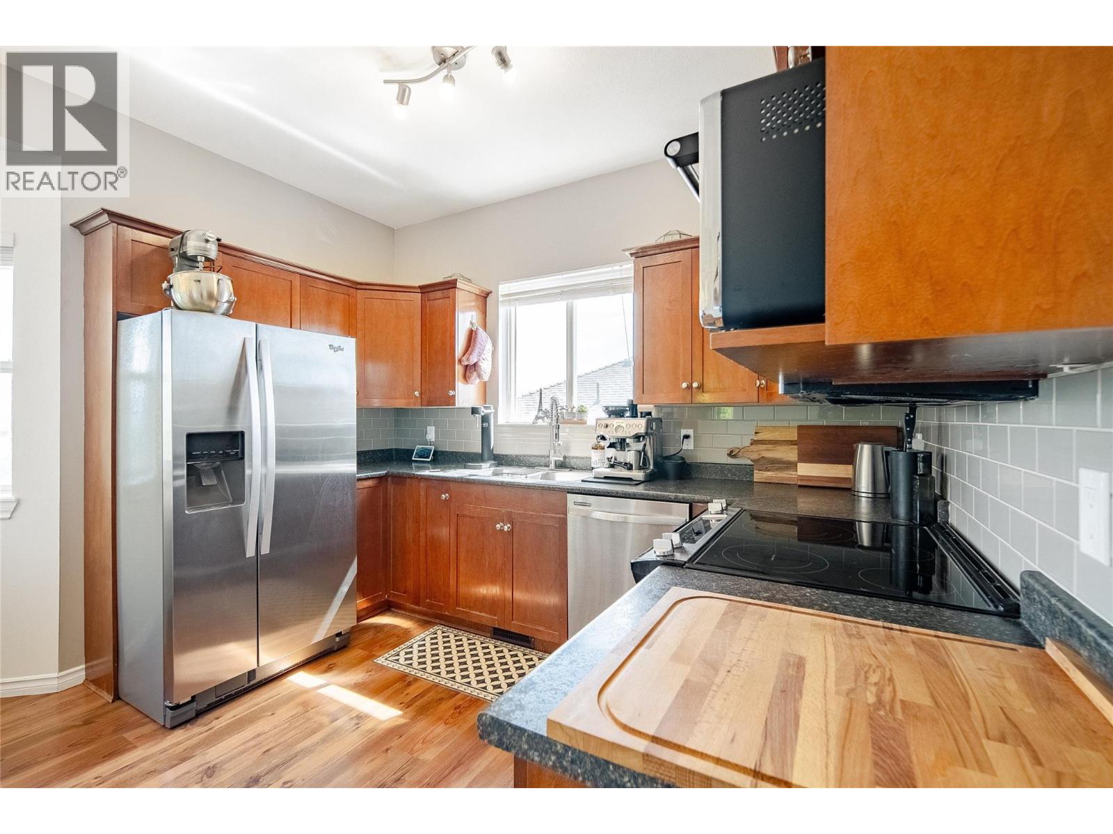 Picture for 2174 Sunview  Drive https://www.cirrealty.ca/reb/bc/6/10366286_8.jpg