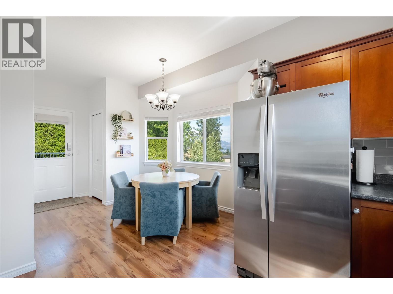 Picture for 2174 Sunview  Drive https://www.cirrealty.ca/reb/bc/6/10366286_9.jpg
