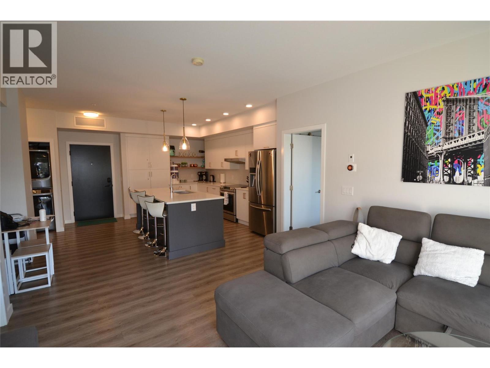 Picture for Unit #209, 1215 St Paul  Street https://www.cirrealty.ca/reb/bc/6/10366546_7.jpg