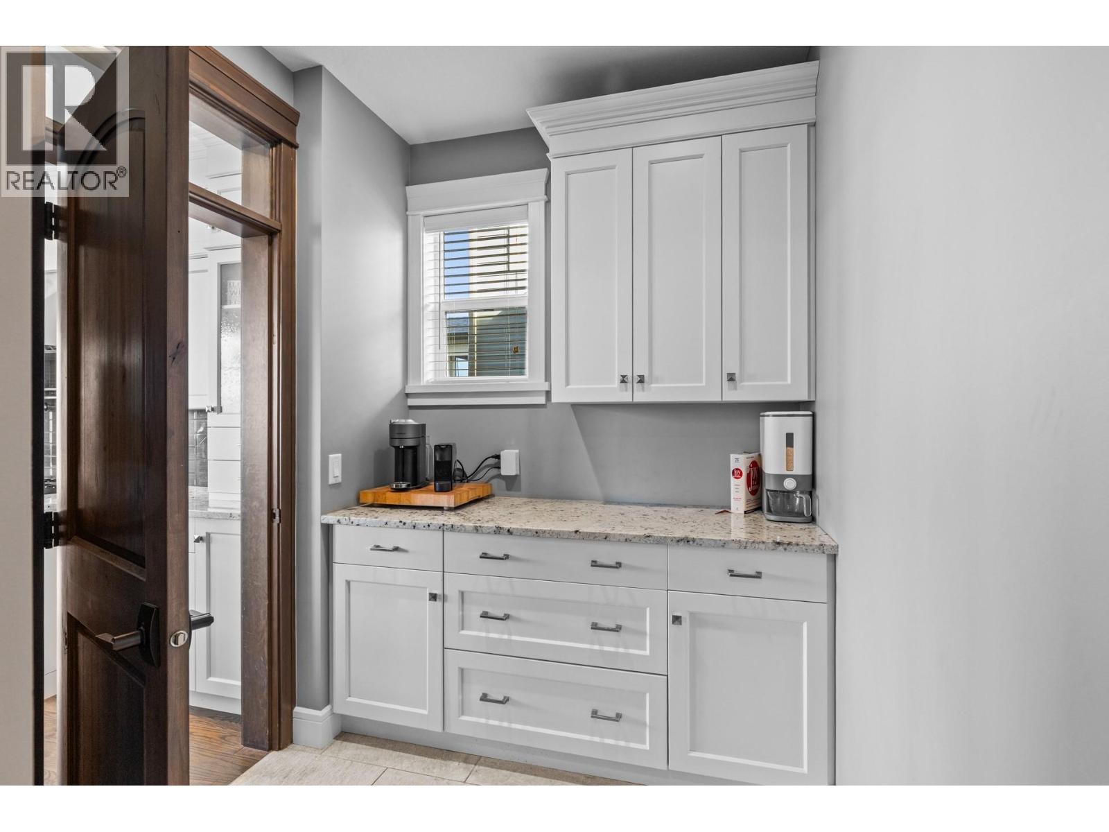 Picture for 388 Rindle  Court https://www.cirrealty.ca/reb/bc/6/10366626_16.jpg