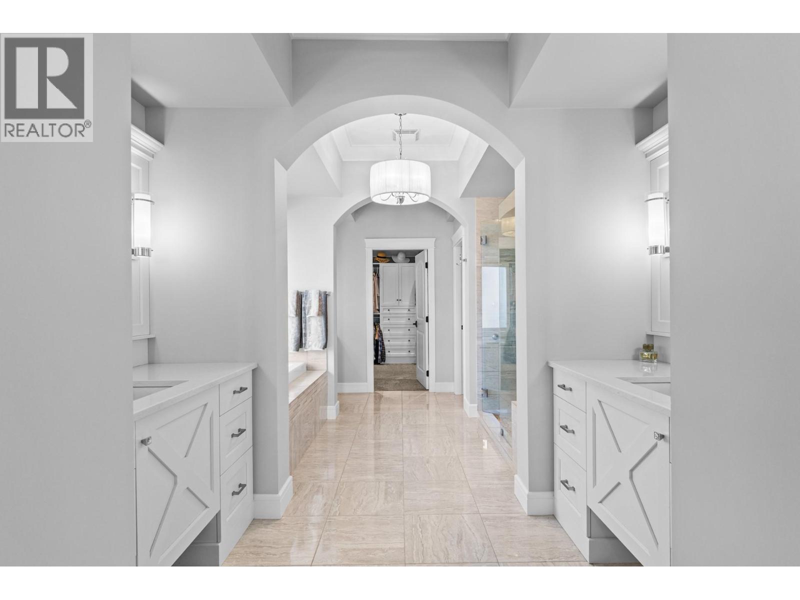 Picture for 388 Rindle  Court https://www.cirrealty.ca/reb/bc/6/10366626_48.jpg