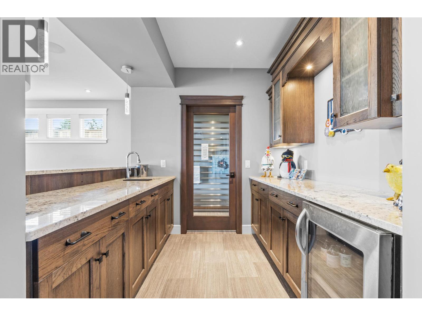 Picture for 388 Rindle  Court https://www.cirrealty.ca/reb/bc/6/10366626_57.jpg