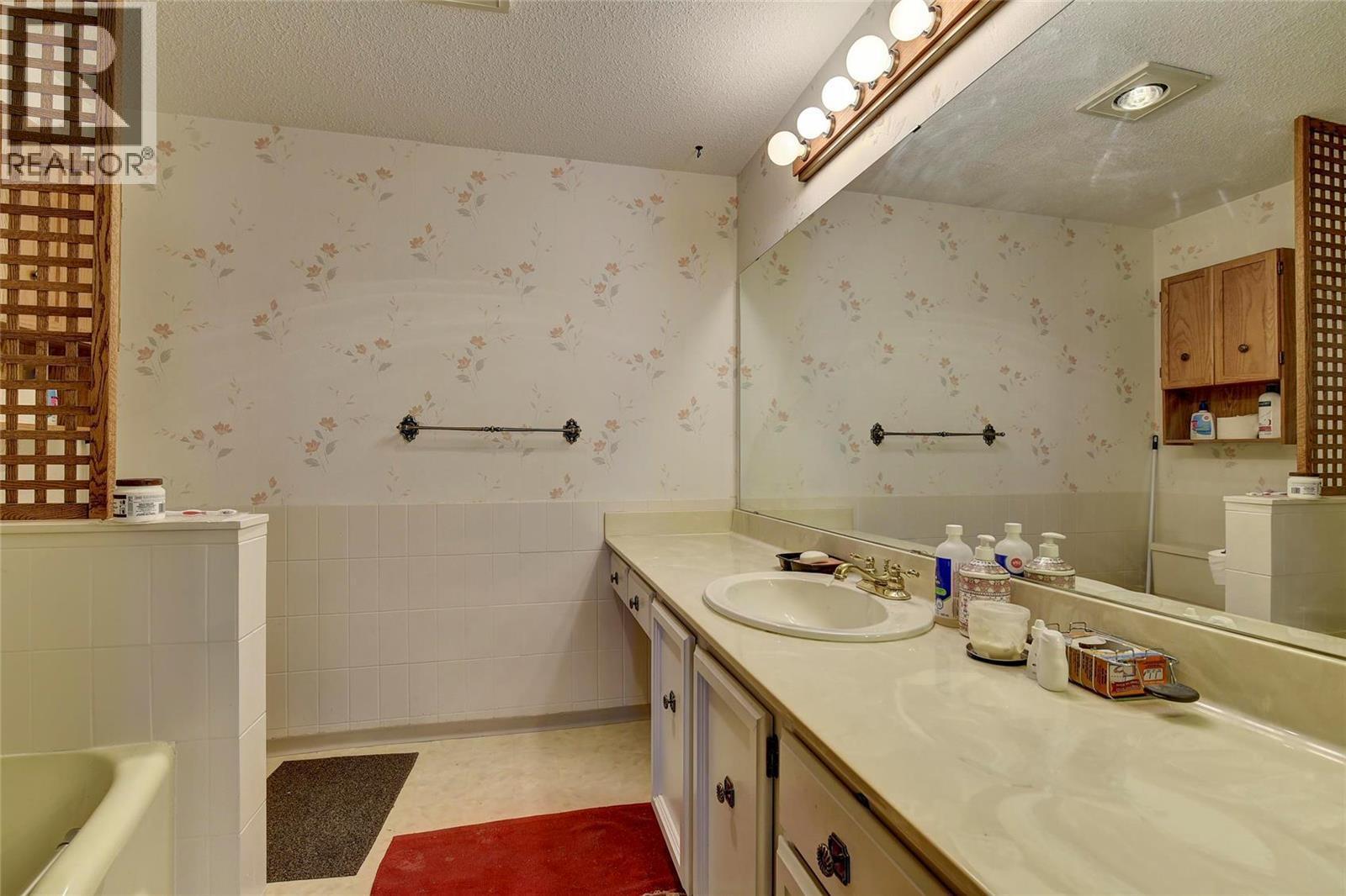 Picture for Unit #214, 1075 Bernard  Avenue https://www.cirrealty.ca/reb/bc/6/10366636_16.jpg