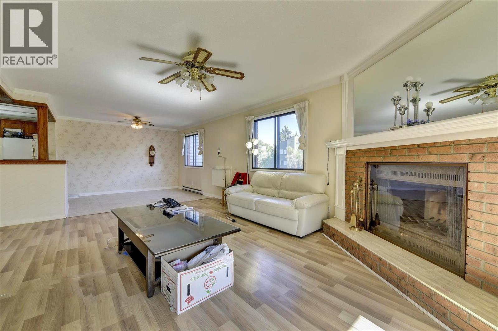 Picture for Unit #214, 1075 Bernard  Avenue