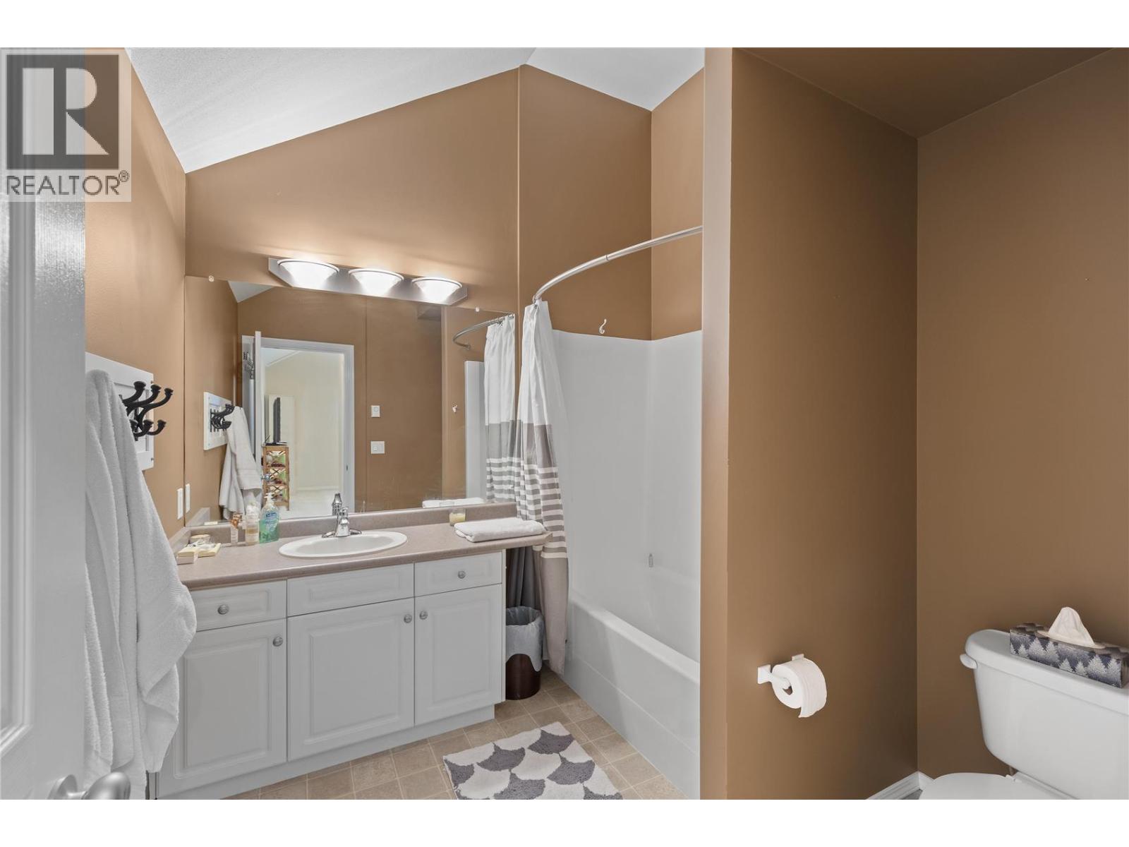 Picture for Unit #303, 2300 Benvoulin  Road https://www.cirrealty.ca/reb/bc/6/10366836_31.jpg