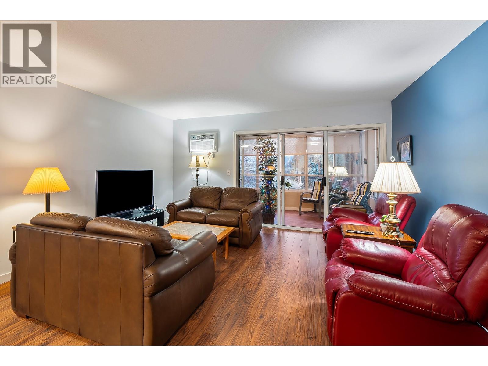 Picture for Unit #206, 1055 Lawrence  Avenue