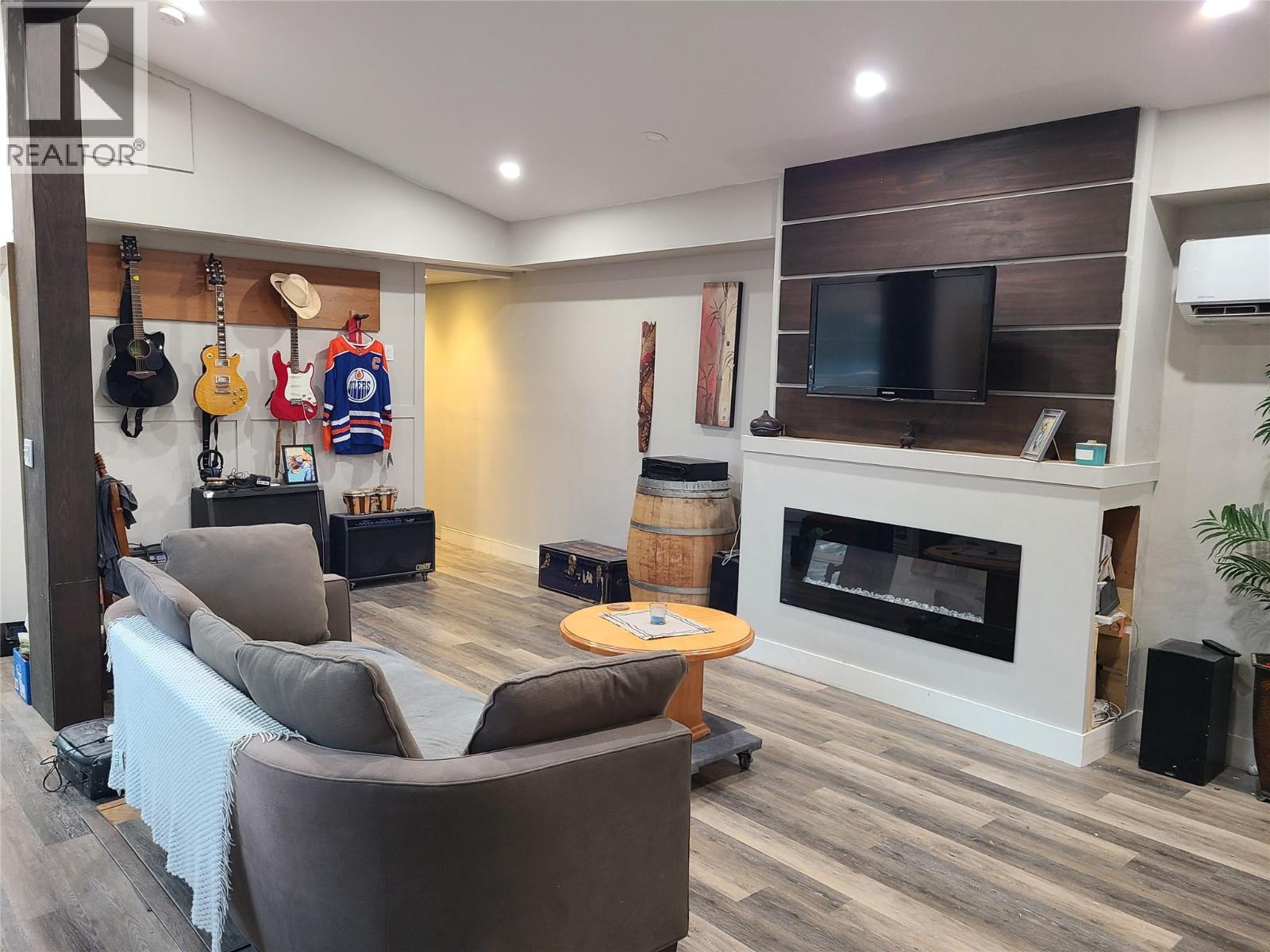 Picture for Unit #14, 1999 Highway 97S 