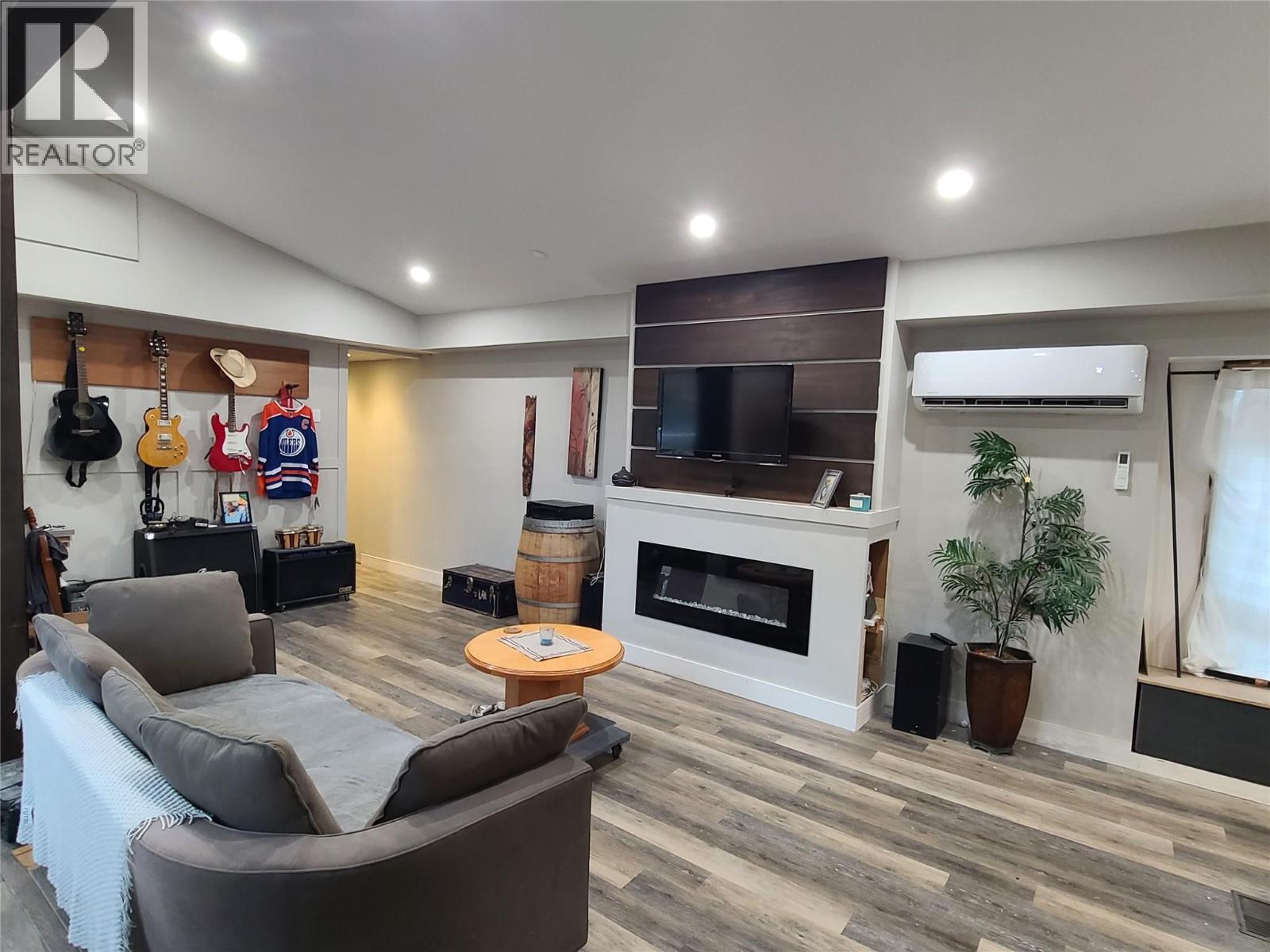 Picture for Unit #14, 1999 Highway 97S 