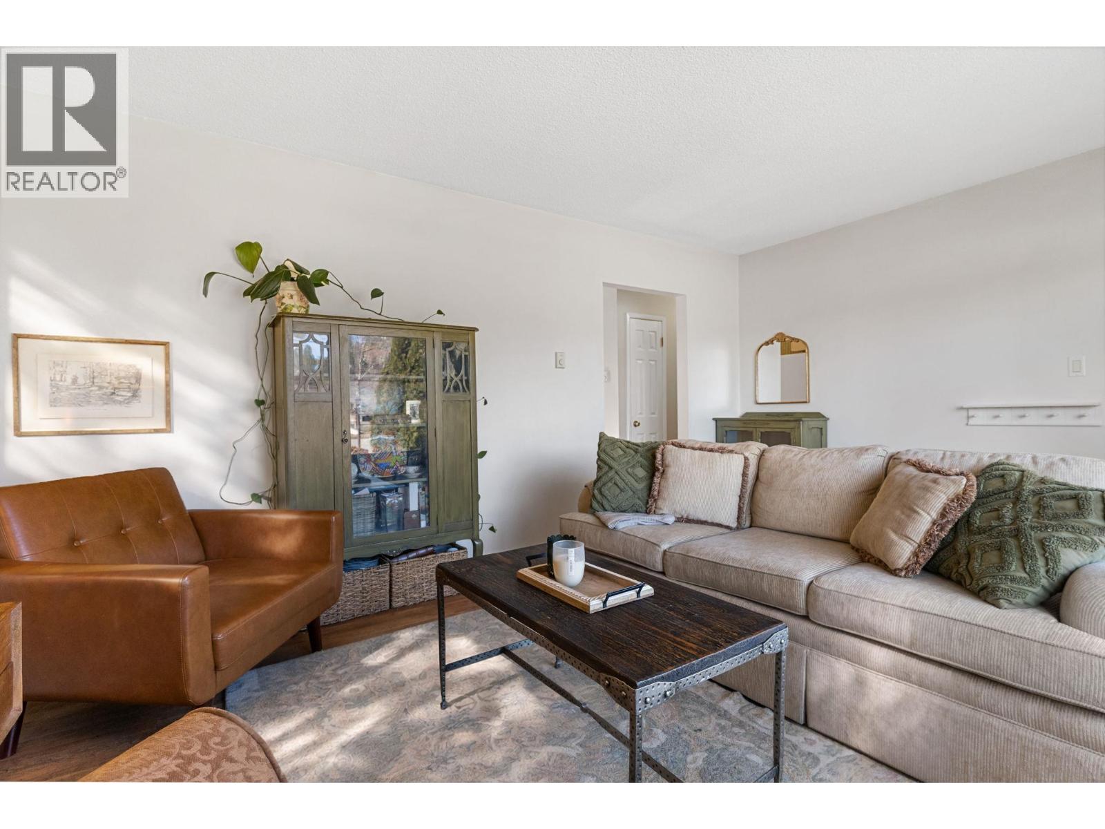 Picture for 594 Snowsell  StreetN