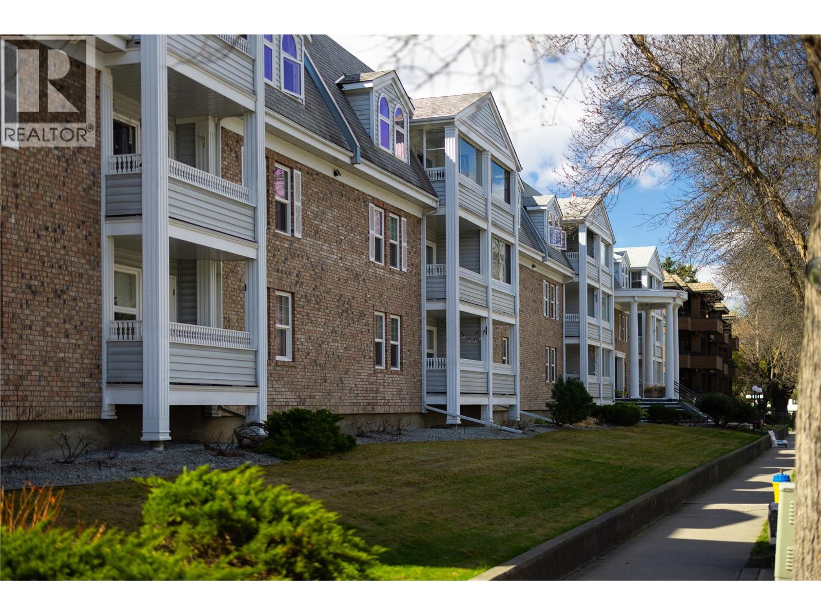 Picture for Unit #305, 575 Sutherland  Avenue