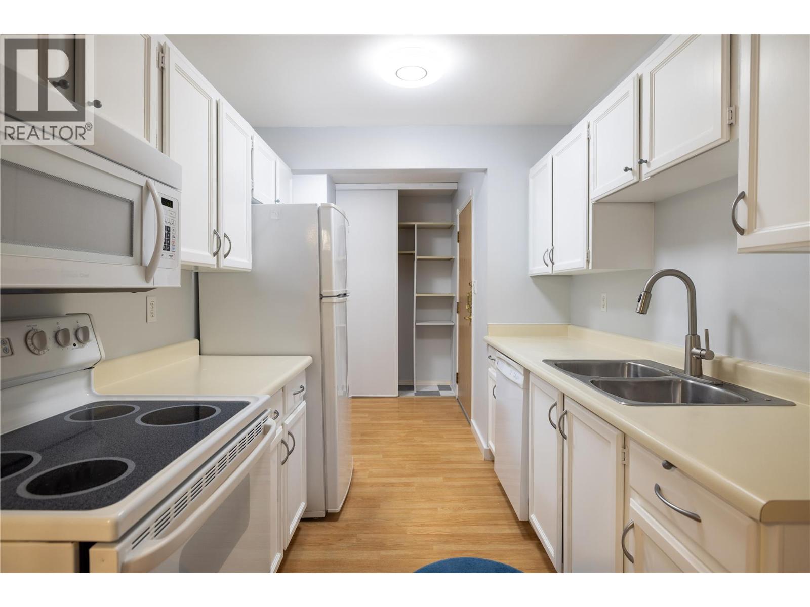 Picture for Unit #305, 575 Sutherland  Avenue