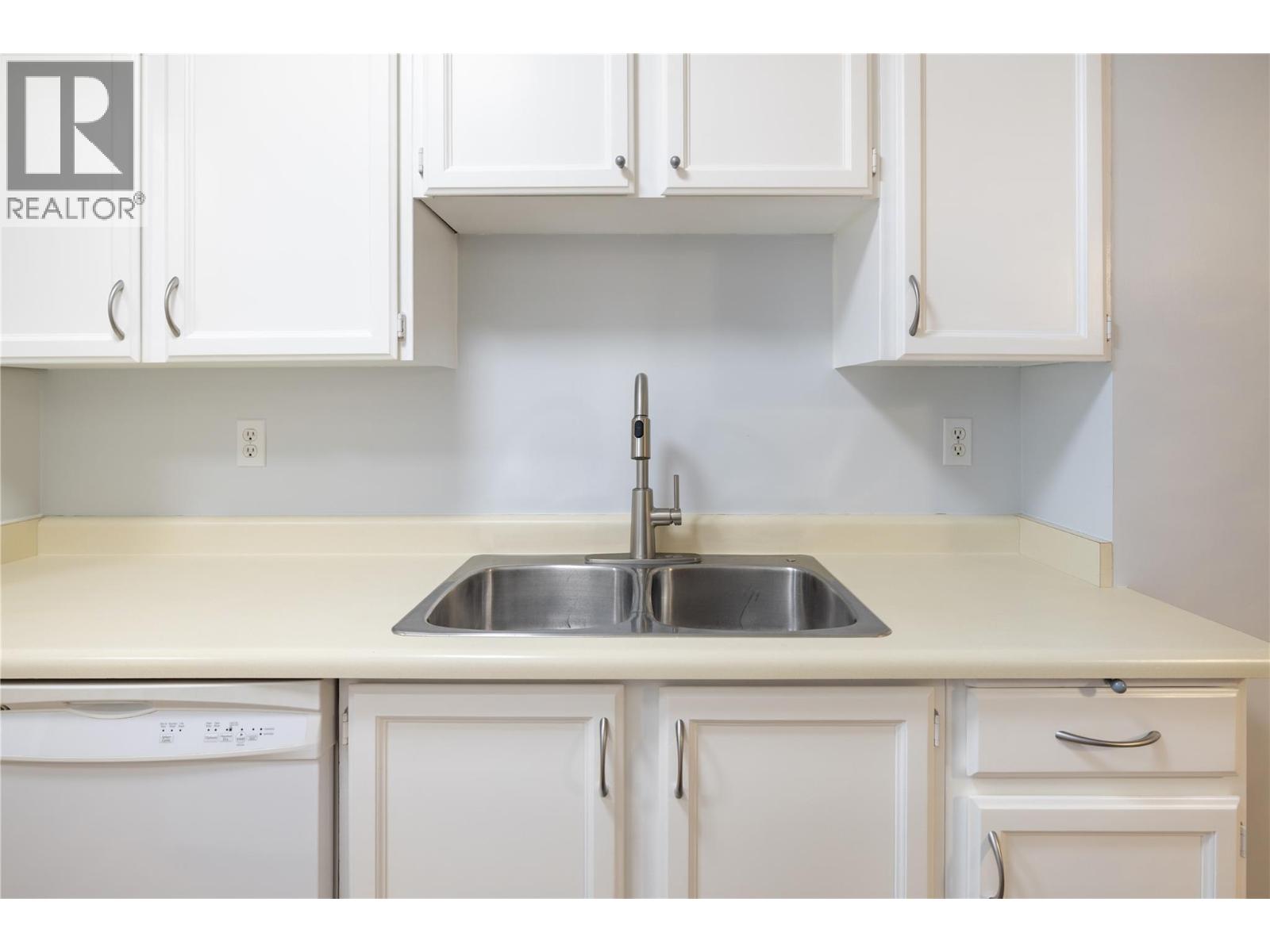 Picture for Unit #305, 575 Sutherland  Avenue