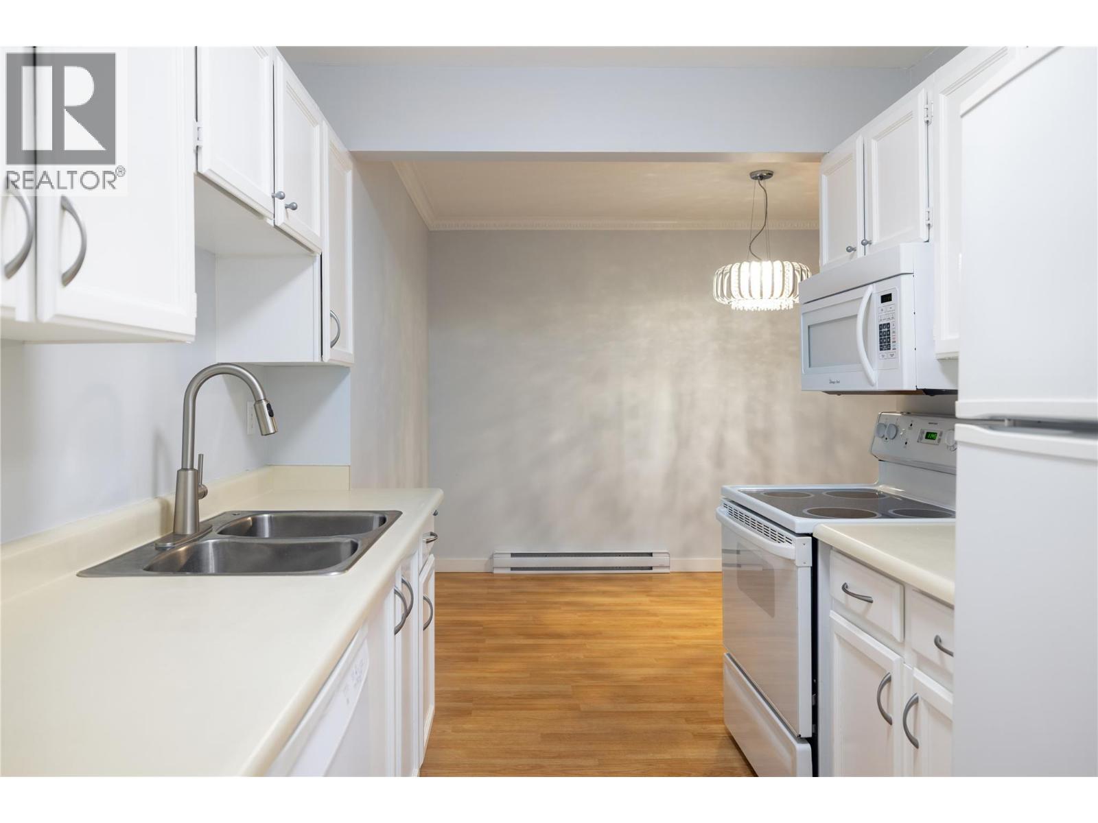 Picture for Unit #305, 575 Sutherland  Avenue