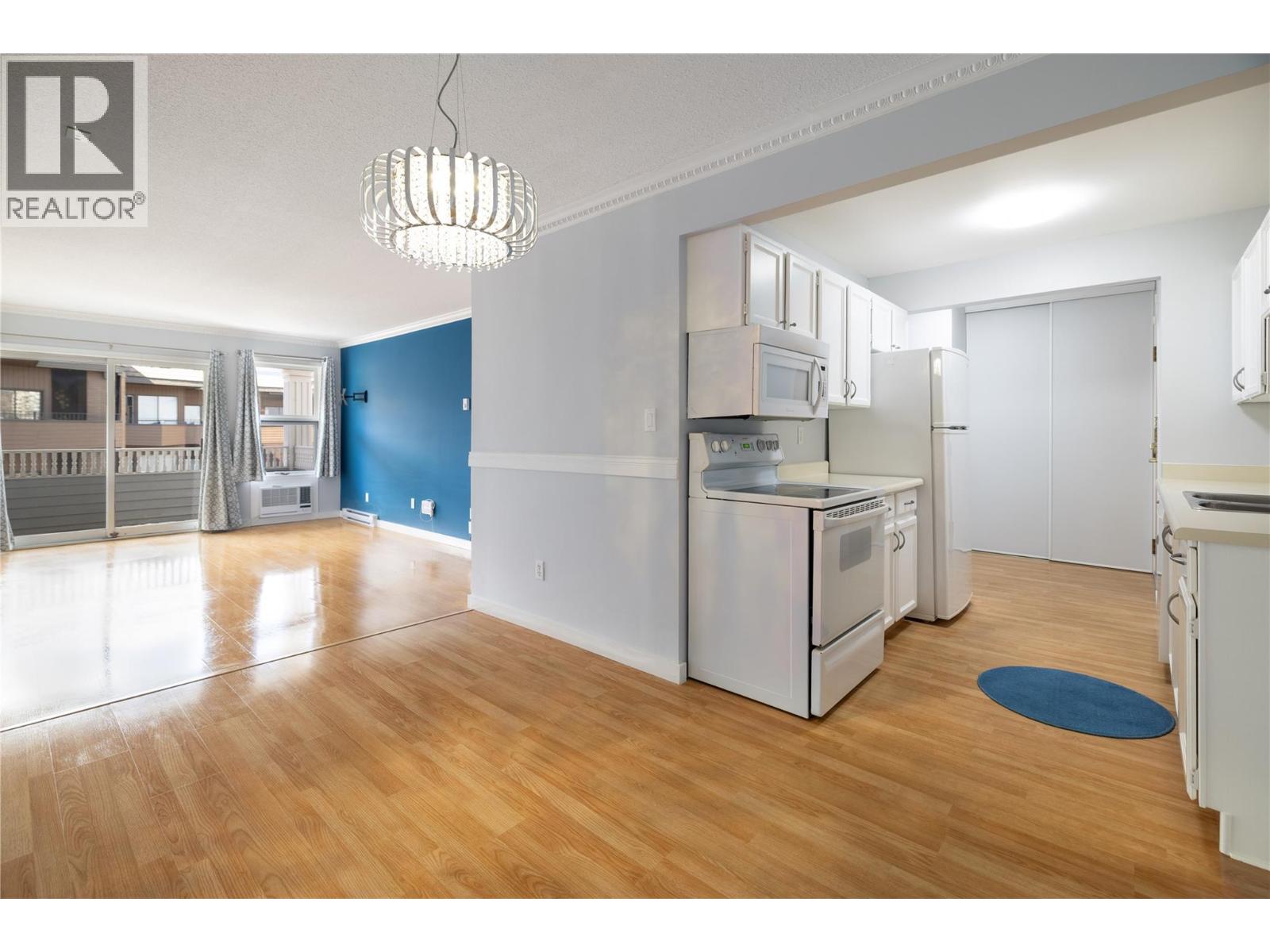 Picture for Unit #305, 575 Sutherland  Avenue