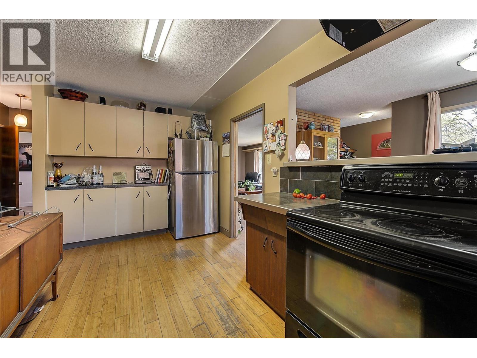 Picture for 738 Morrison  Avenue https://www.cirrealty.ca/reb/bc/7/10362337_14.jpg