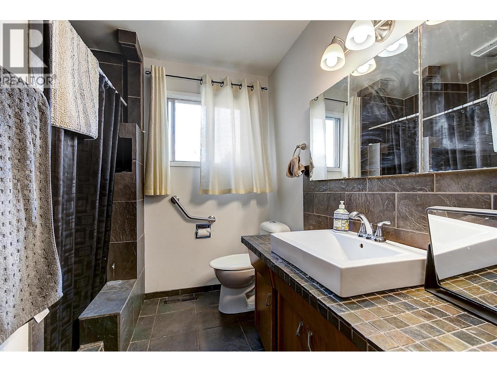 Picture for 738 Morrison  Avenue https://www.cirrealty.ca/reb/bc/7/10362337_16.jpg