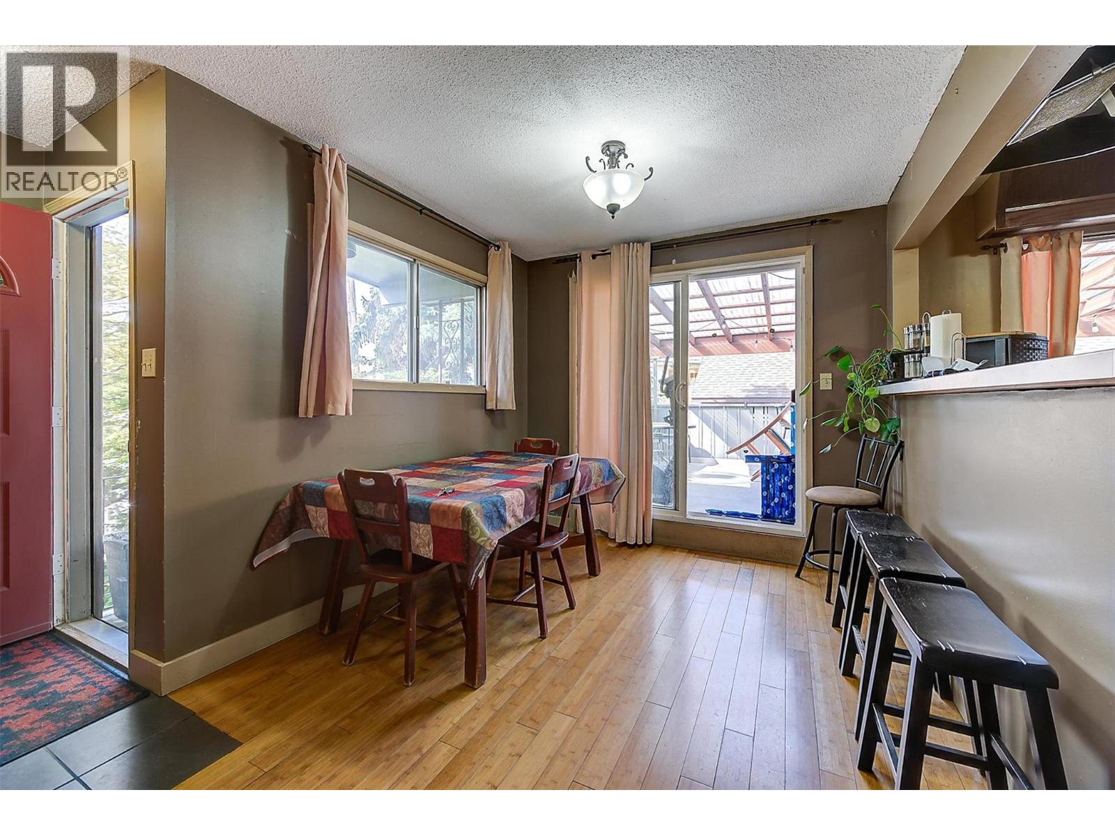 Picture for 738 Morrison  Avenue https://www.cirrealty.ca/reb/bc/7/10362337_19.jpg