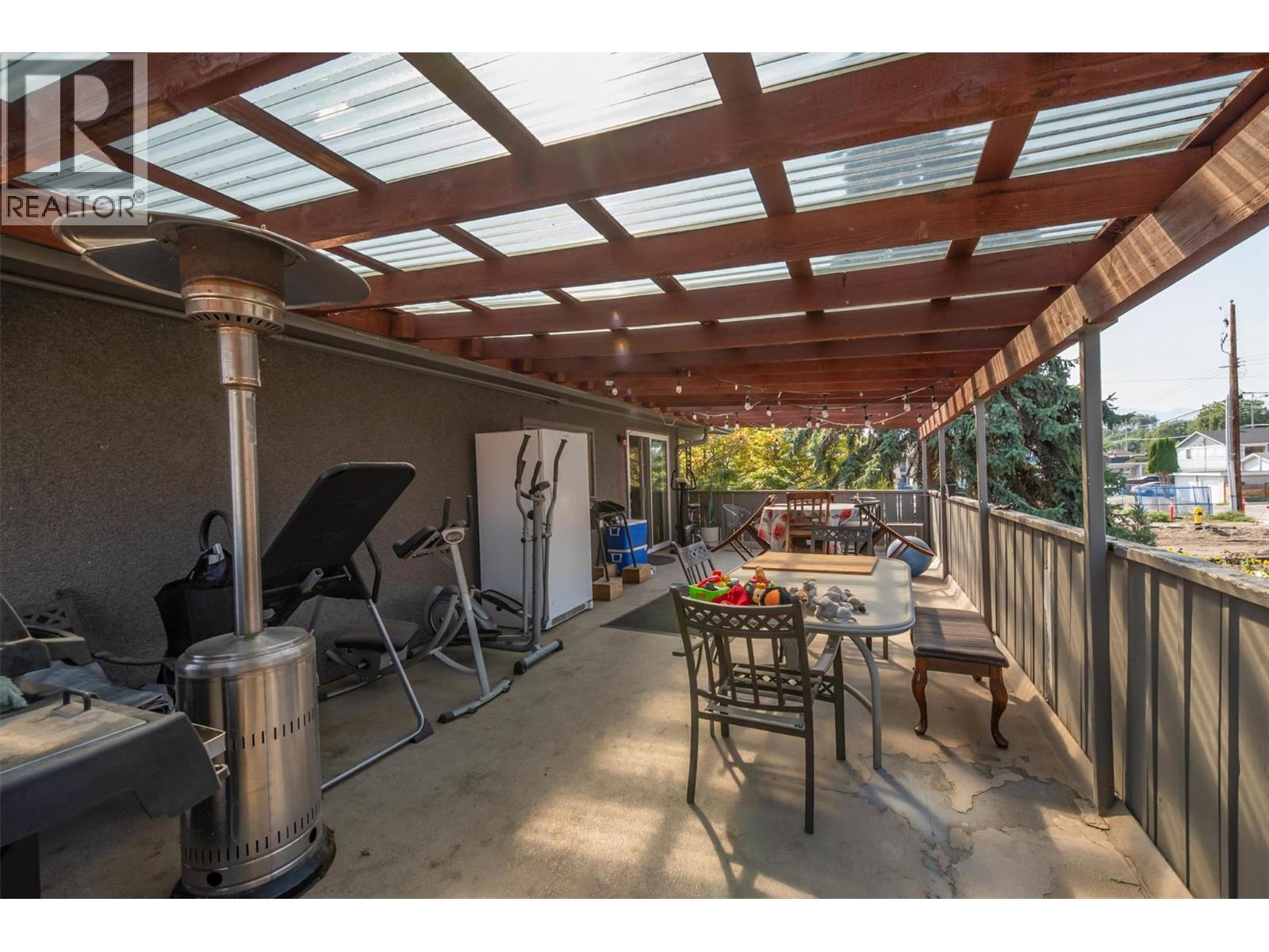 Picture for 738 Morrison  Avenue https://www.cirrealty.ca/reb/bc/7/10362337_21.jpg