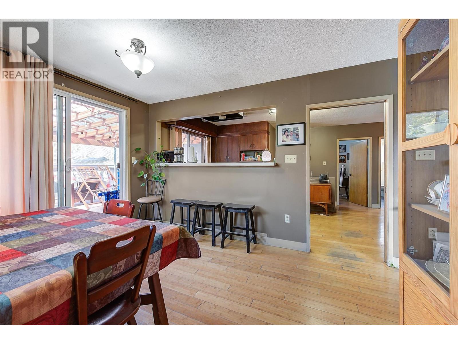 Picture for 738 Morrison  Avenue https://www.cirrealty.ca/reb/bc/7/10362337_23.jpg