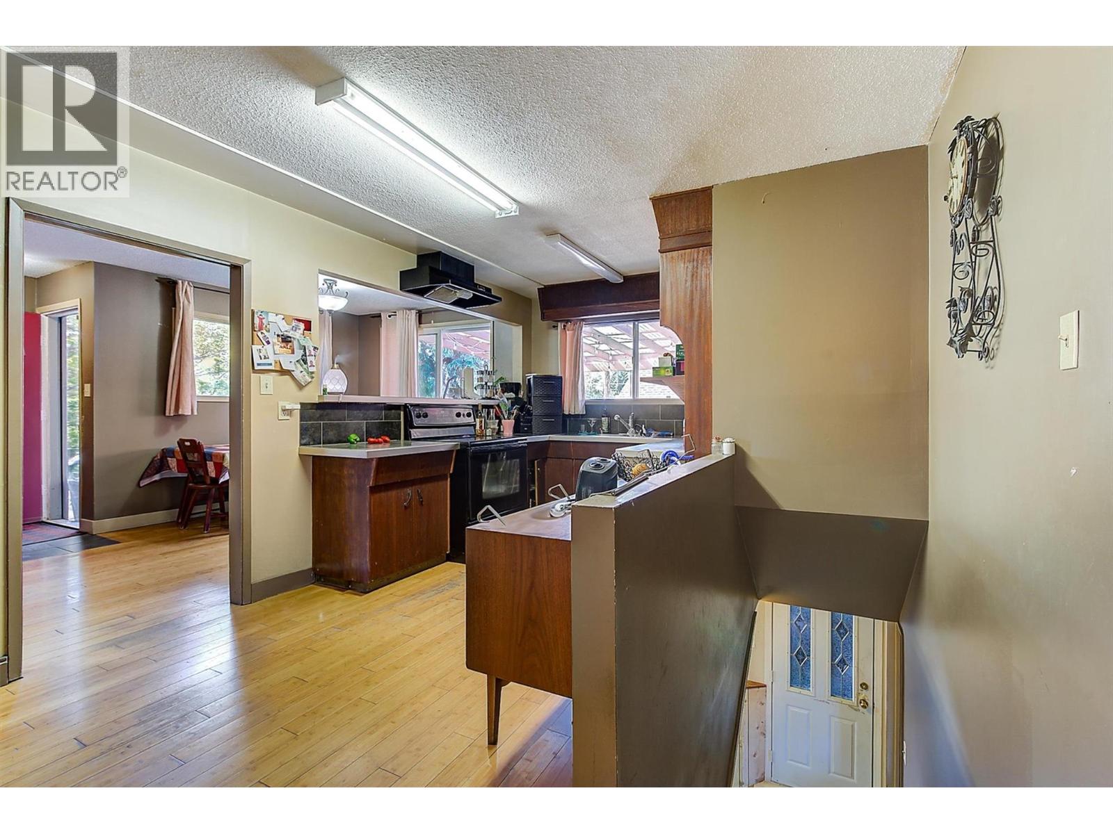 Picture for 738 Morrison  Avenue https://www.cirrealty.ca/reb/bc/7/10362337_24.jpg