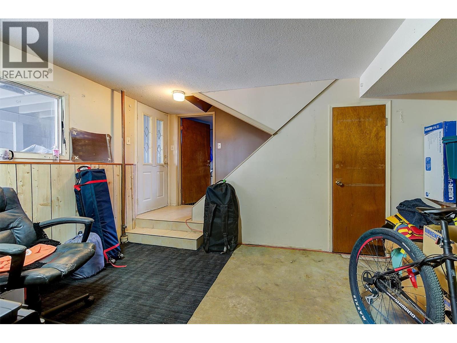 Picture for 738 Morrison  Avenue https://www.cirrealty.ca/reb/bc/7/10362337_26.jpg