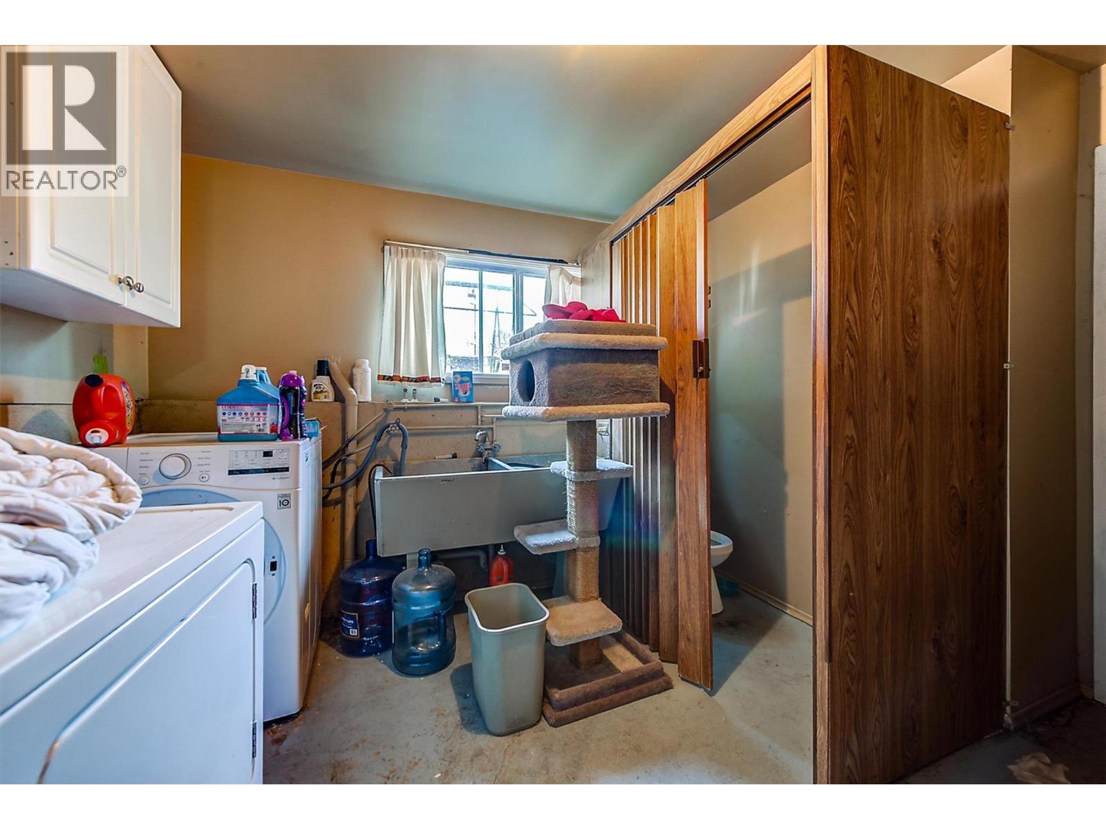 Picture for 738 Morrison  Avenue https://www.cirrealty.ca/reb/bc/7/10362337_27.jpg