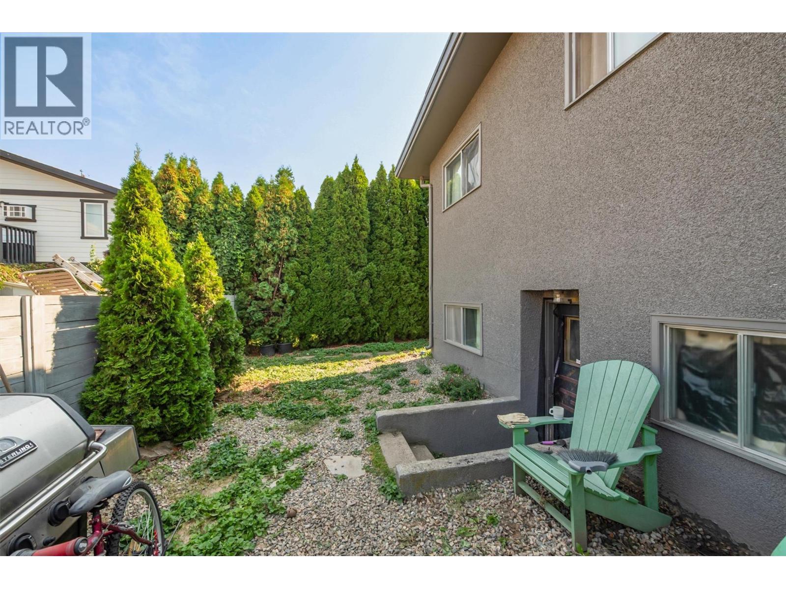 Picture for 738 Morrison  Avenue https://www.cirrealty.ca/reb/bc/7/10362337_29.jpg