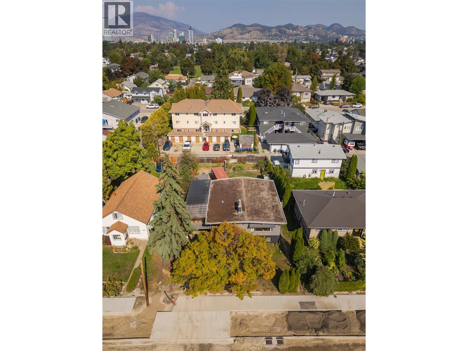 Picture for 738 Morrison  Avenue https://www.cirrealty.ca/reb/bc/7/10362337_35.jpg