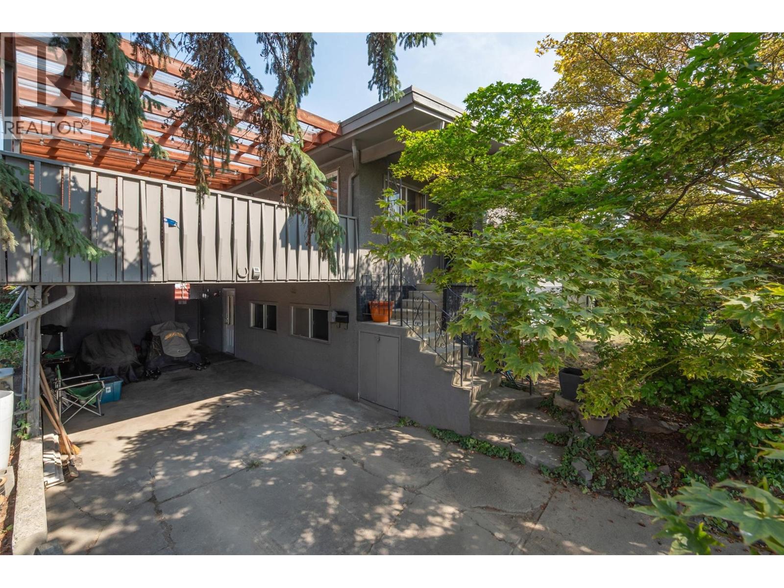 Picture for 738 Morrison  Avenue https://www.cirrealty.ca/reb/bc/7/10362337_8.jpg