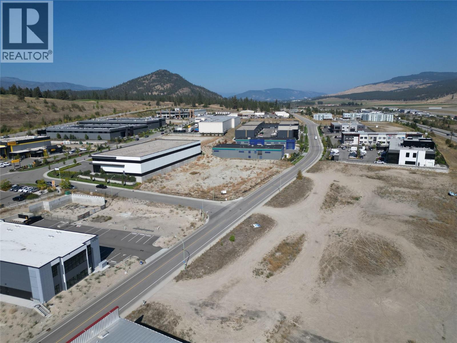 Picture for 1985 Pier Mac  Way https://www.cirrealty.ca/reb/bc/7/10362567_4.jpg