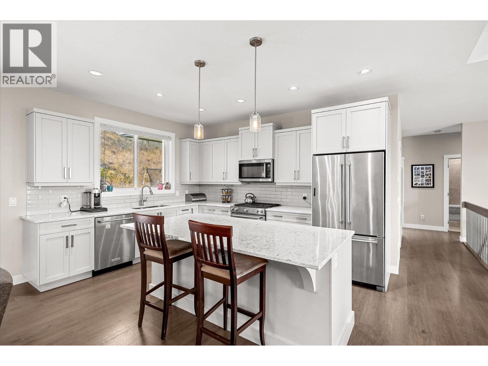 Picture for 218 Upper Canyon  DriveN https://www.cirrealty.ca/reb/bc/7/10362967_17.jpg