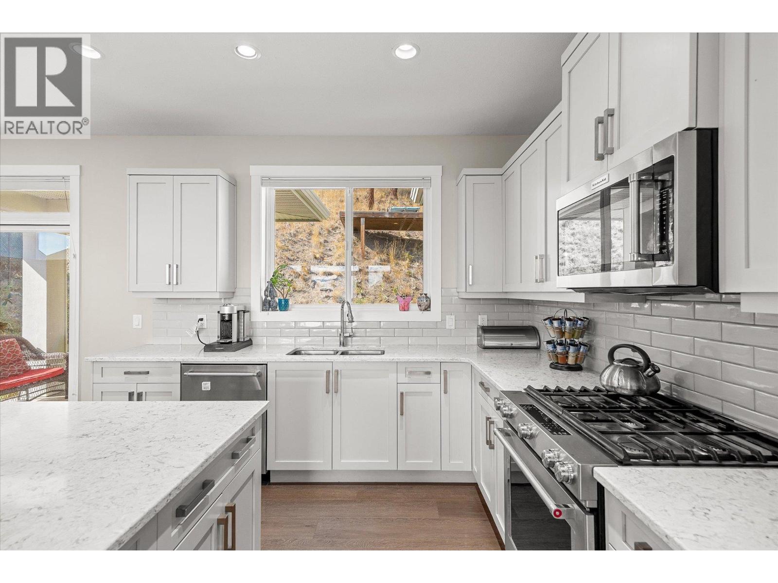 Picture for 218 Upper Canyon  DriveN https://www.cirrealty.ca/reb/bc/7/10362967_19.jpg