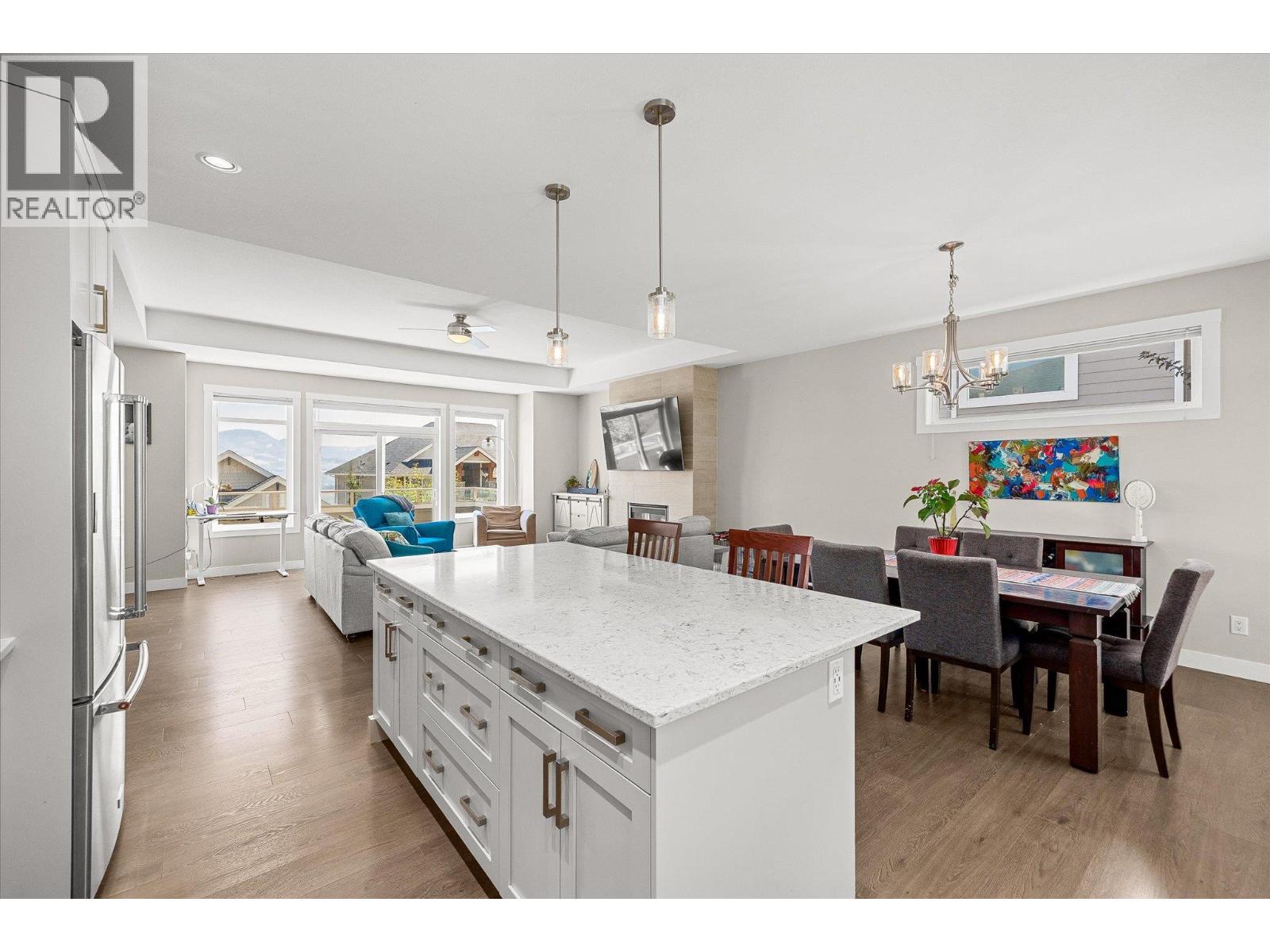 Picture for 218 Upper Canyon  DriveN https://www.cirrealty.ca/reb/bc/7/10362967_20.jpg