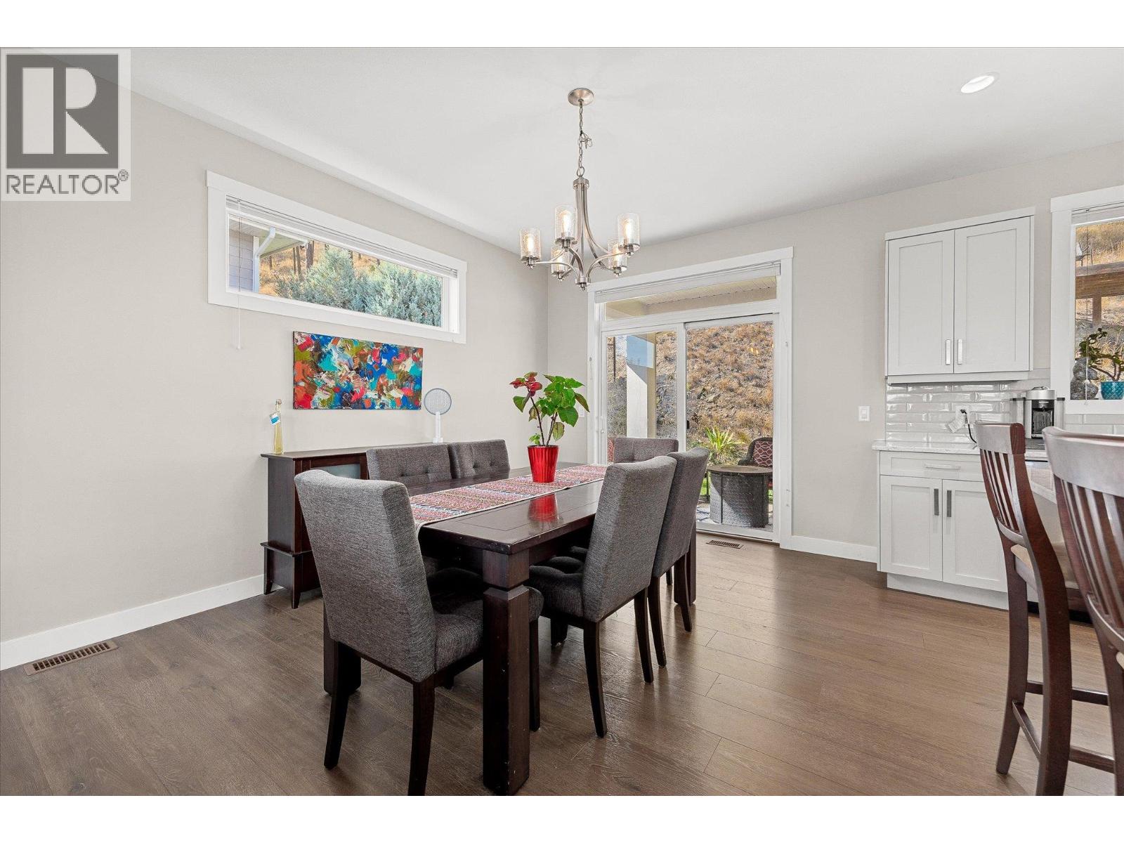 Picture for 218 Upper Canyon  DriveN https://www.cirrealty.ca/reb/bc/7/10362967_21.jpg