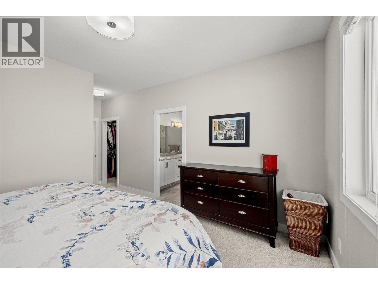 Picture for 218 Upper Canyon  DriveN https://www.cirrealty.ca/reb/bc/7/10362967_23.jpg