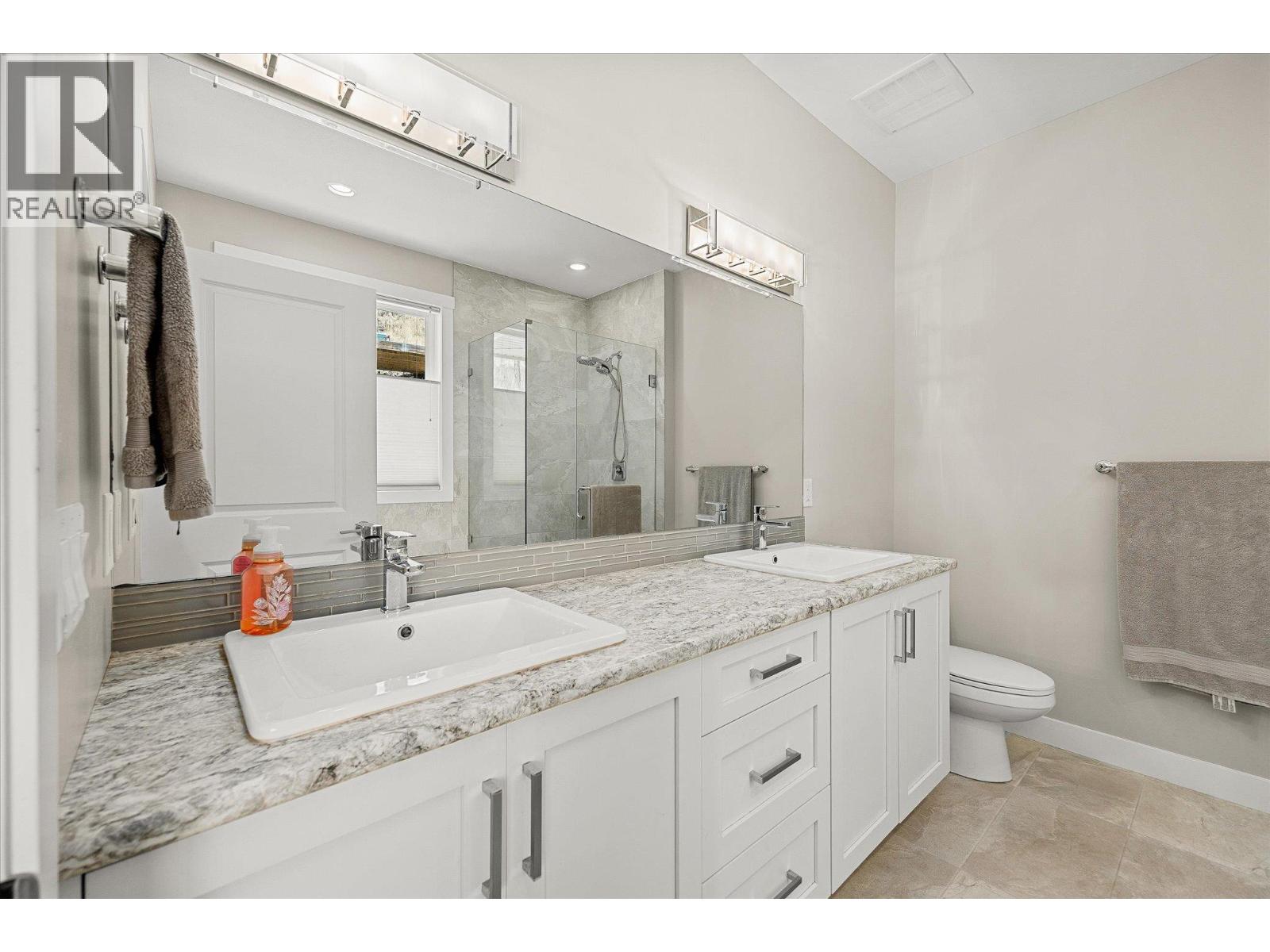 Picture for 218 Upper Canyon  DriveN https://www.cirrealty.ca/reb/bc/7/10362967_24.jpg