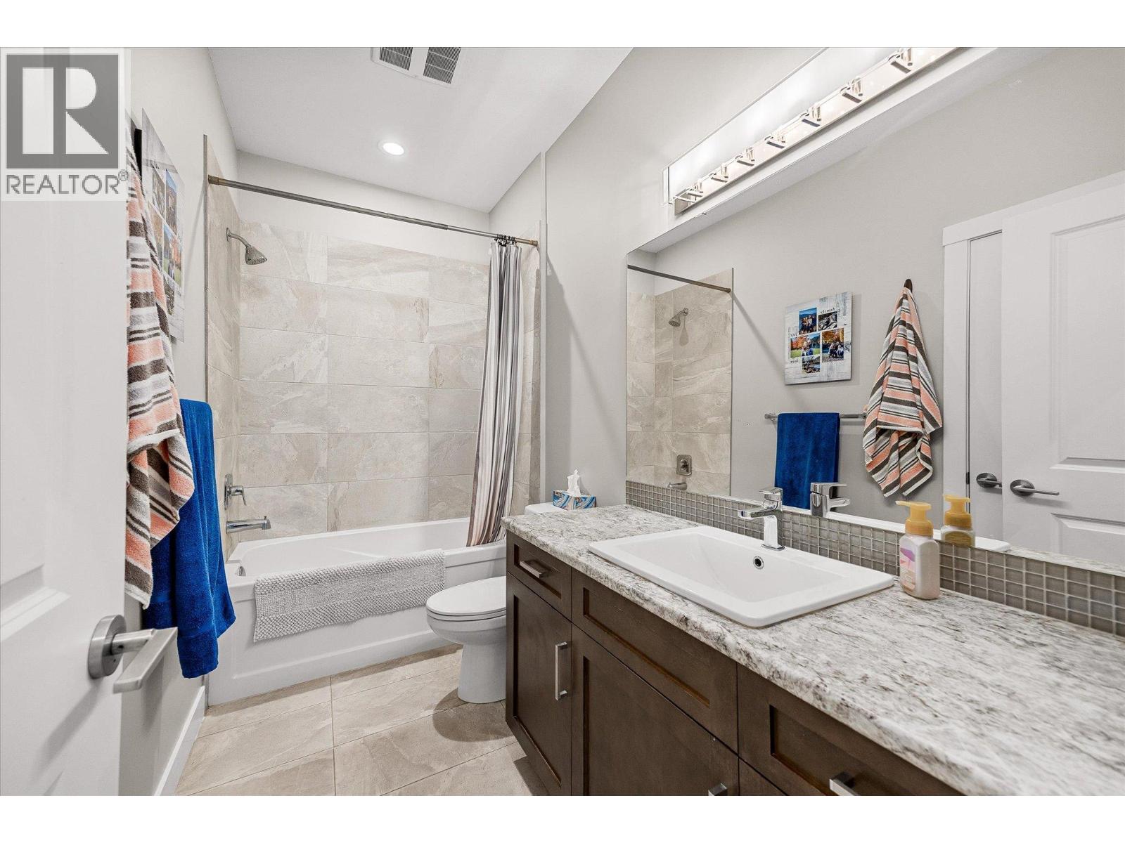 Picture for 218 Upper Canyon  DriveN https://www.cirrealty.ca/reb/bc/7/10362967_28.jpg