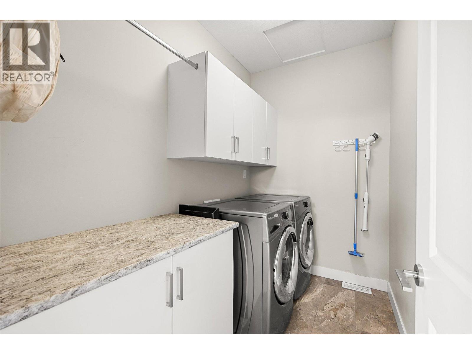 Picture for 218 Upper Canyon  DriveN https://www.cirrealty.ca/reb/bc/7/10362967_29.jpg