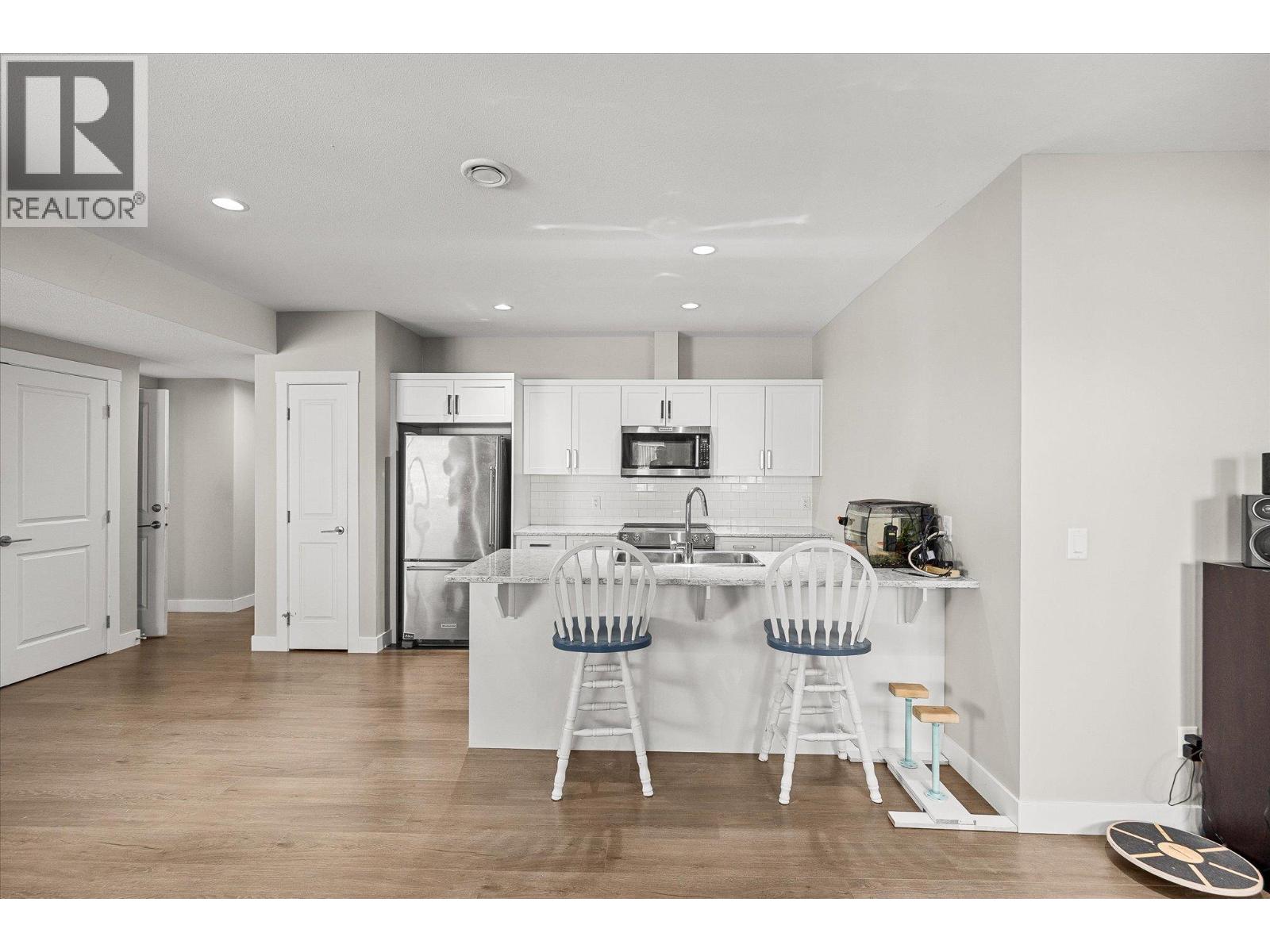 Picture for 218 Upper Canyon  DriveN https://www.cirrealty.ca/reb/bc/7/10362967_31.jpg