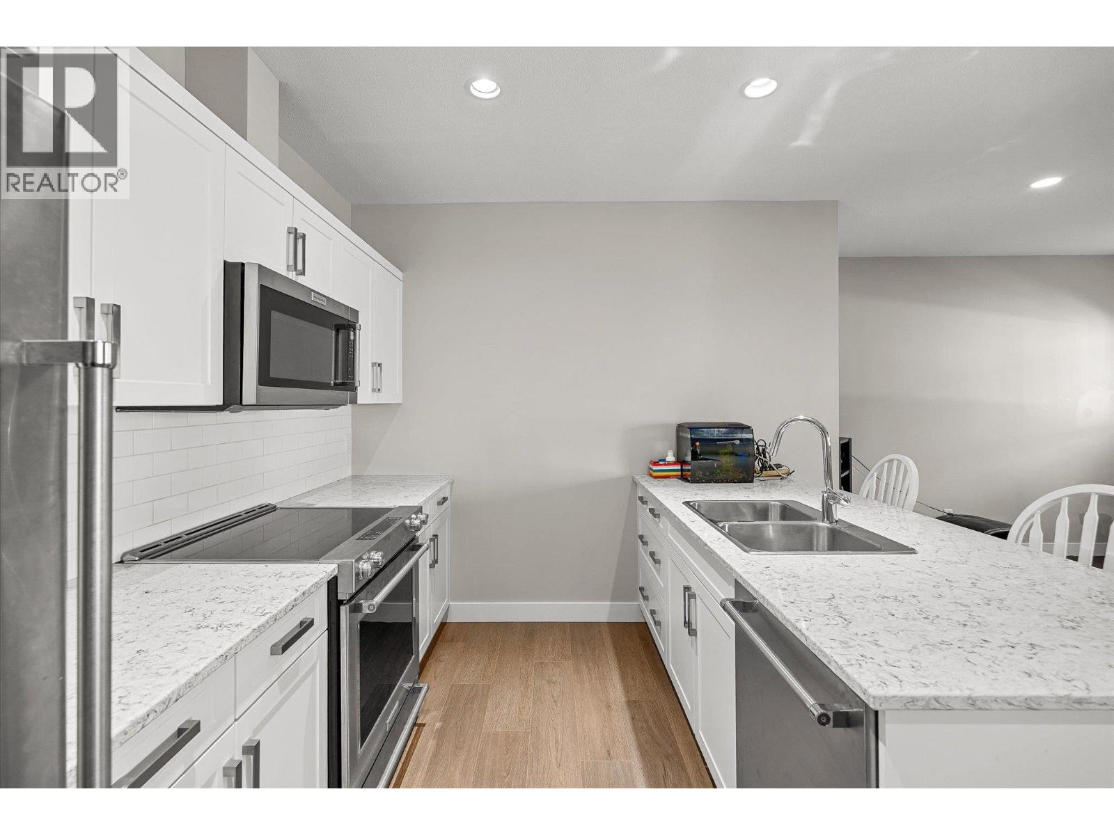 Picture for 218 Upper Canyon  DriveN https://www.cirrealty.ca/reb/bc/7/10362967_33.jpg