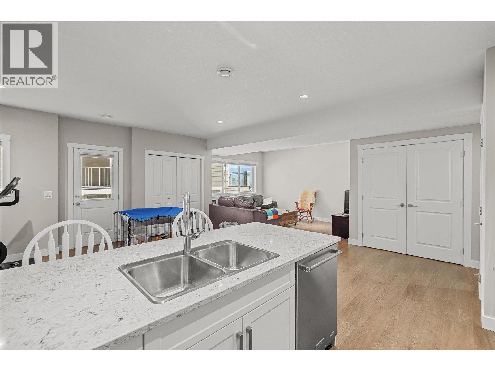 Picture for 218 Upper Canyon  DriveN https://www.cirrealty.ca/reb/bc/7/10362967_34.jpg