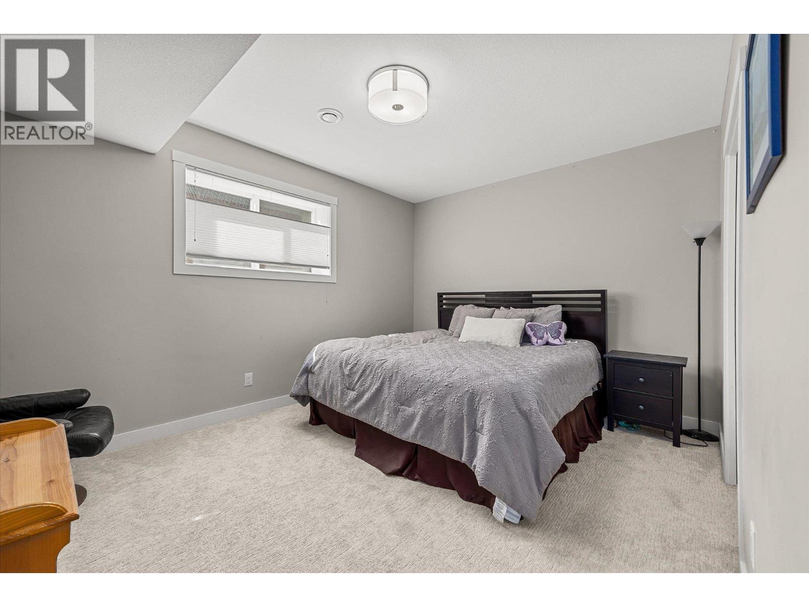 Picture for 218 Upper Canyon  DriveN https://www.cirrealty.ca/reb/bc/7/10362967_37.jpg