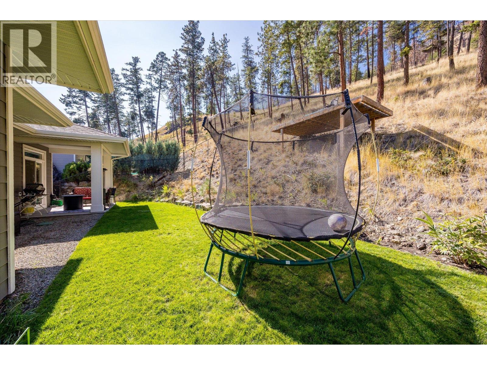 Picture for 218 Upper Canyon  DriveN https://www.cirrealty.ca/reb/bc/7/10362967_46.jpg